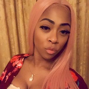 😍Gorgeous Long & Straight Pink Lace Front Wig😍